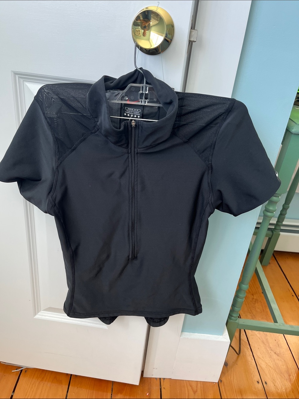 Nike Black Short-Sleeve 3/4 Zip Athletic top Alpha project